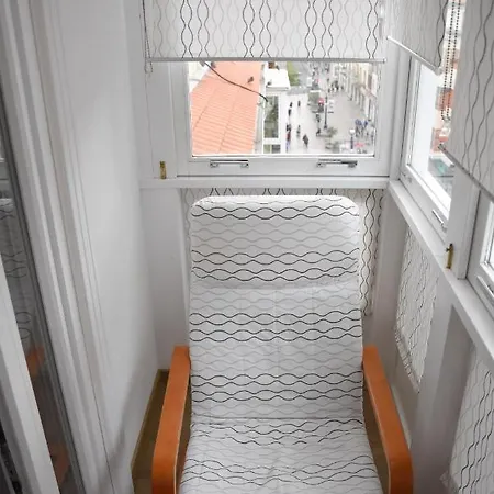 Piso En Calle Peatonal Con Garaje Privado Apartment *