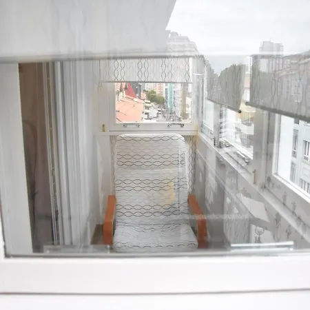 Piso En Calle Peatonal Con Garaje Privado * Santander