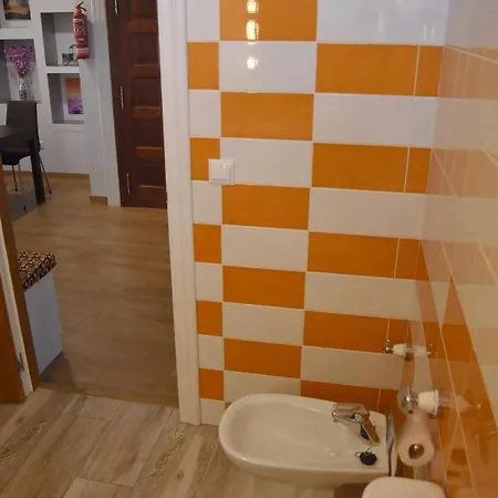 Piso En Calle Peatonal Con Garaje Privado *