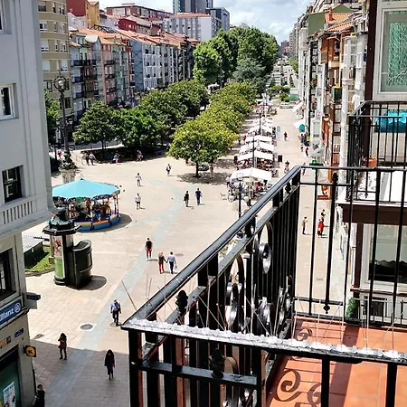 Piso En Calle Peatonal Con Garaje Privado 아파트 *